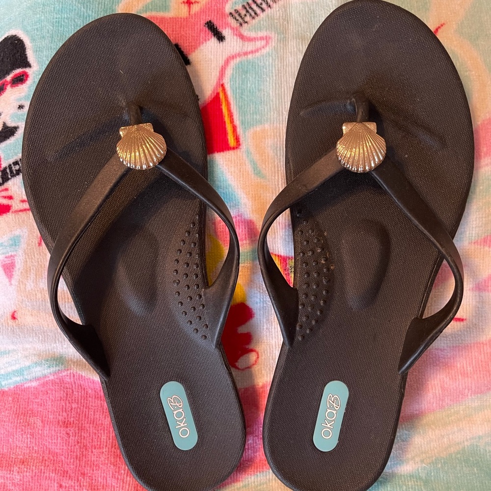 OKA B FLIP FLOPS